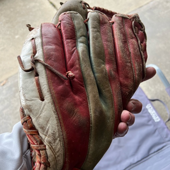 Vintage Rawlings Red and white and blue Baseball Glove.  Frank Robinson model - Picture 2 of 4
